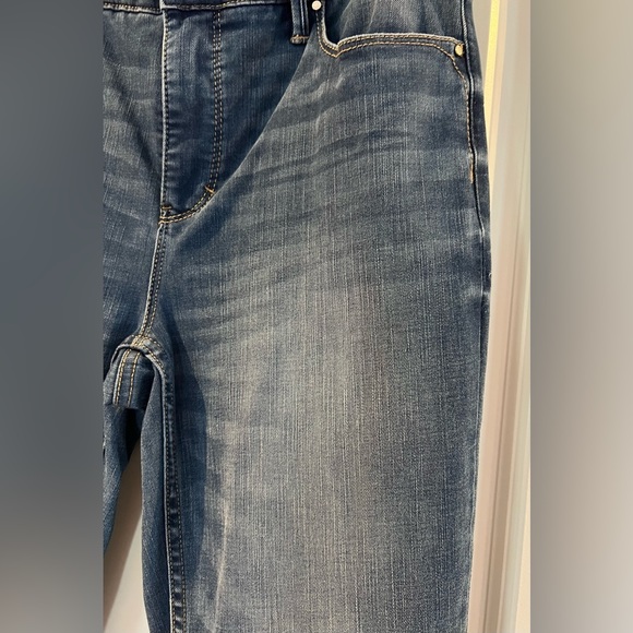 WHBM Boot Cut Jean Med Wash Size 6 - Picture 2 of 7